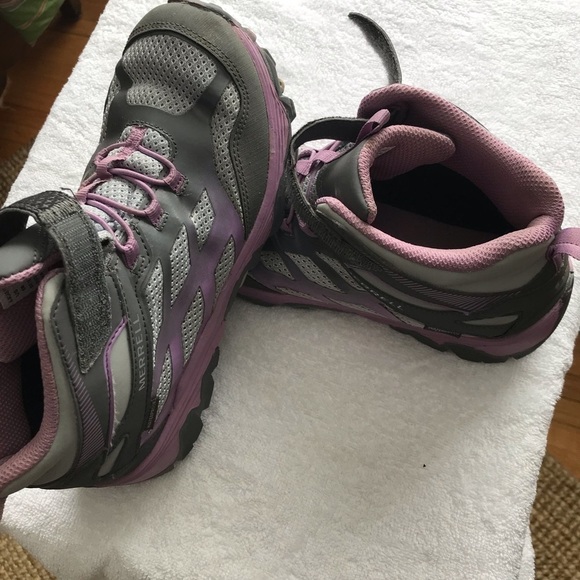 MERRELL Moab FST mid waterproof kids’ hiking shoes. Size 6. - Picture 8 of 11